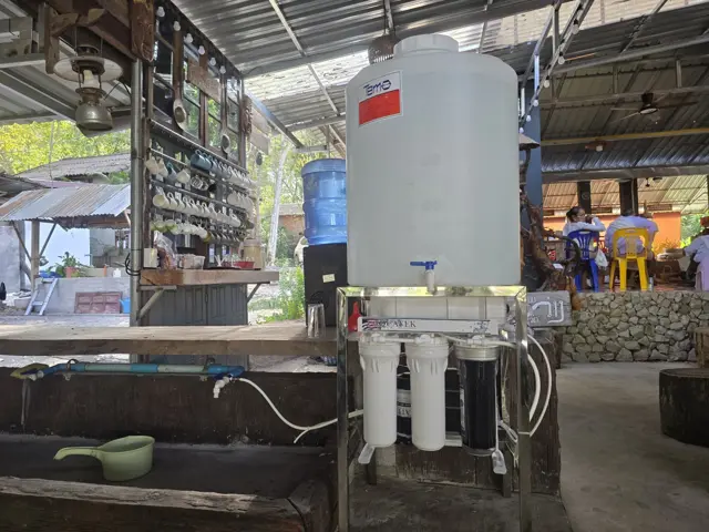 ເຄື່ອງກອງນ້ຳທີ່ຍາດໂຍມນຳມາຖວາຍແດ່ວັດ.
